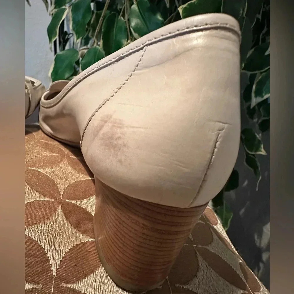 Salvatore Ferragamo cream pumps size 8 2A - Picture 6 of 10